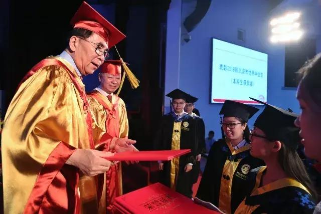 泪目学校演讲,泪目演讲的背后