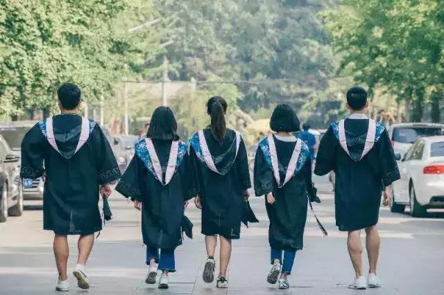 泪目学校演讲,泪目演讲的背后