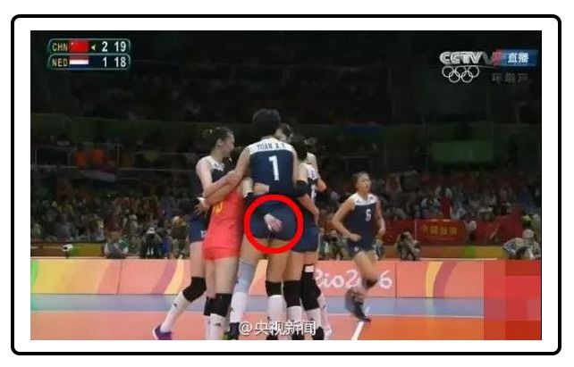 世界杯上为什么球员喜欢吐痰,为什么足球运动员爱摸头