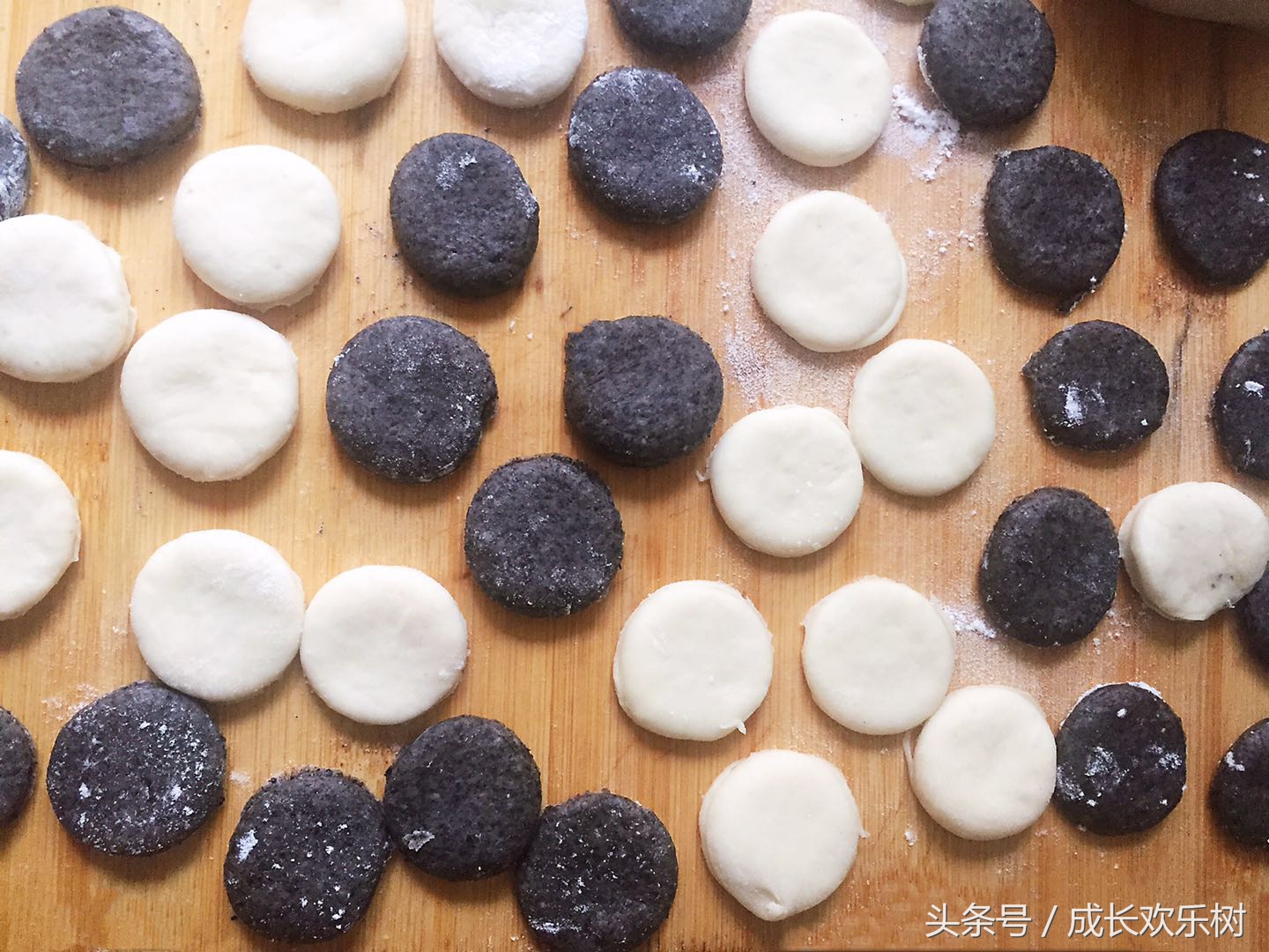 爸爸看孩子吃馒头,爸爸看卡塔尔世界杯