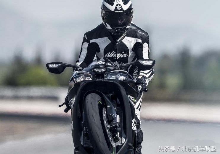 川崎大牛zx10r和h2发动机一样吗,川崎大牛zx10r和zx10rr