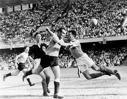 足球世界杯十大经典之战,足球历史十大争议判罚