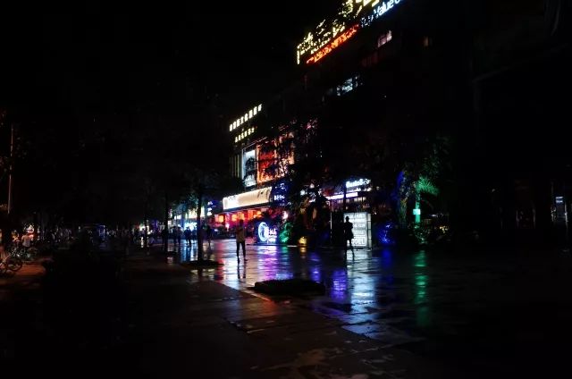 那些年叱咤成都少陵路、九眼桥的夜店金腰带，如今都散落在339了吗