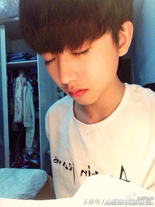 专业人士评价蔡徐坤的颜值,2018蔡徐坤正脸照片