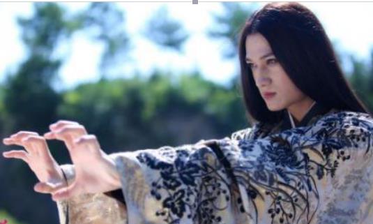 花千骨2015杀阡陌第一次见花千骨,花千骨中的杀阡陌真实身份