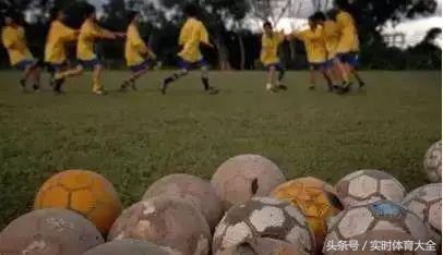 捡球的中国姑娘,中国女孩捡球