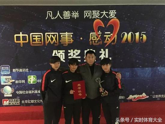 中国女孩捡球完整视频,捡球的中国女孩