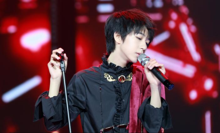 tf瀹舵棌涓変唬璇勪环鏄撶儕鍗冪幒,tfboys涓轰粈涔堝彧鏈夋槗鐑婂崈鐜哄彂灞曞ソ