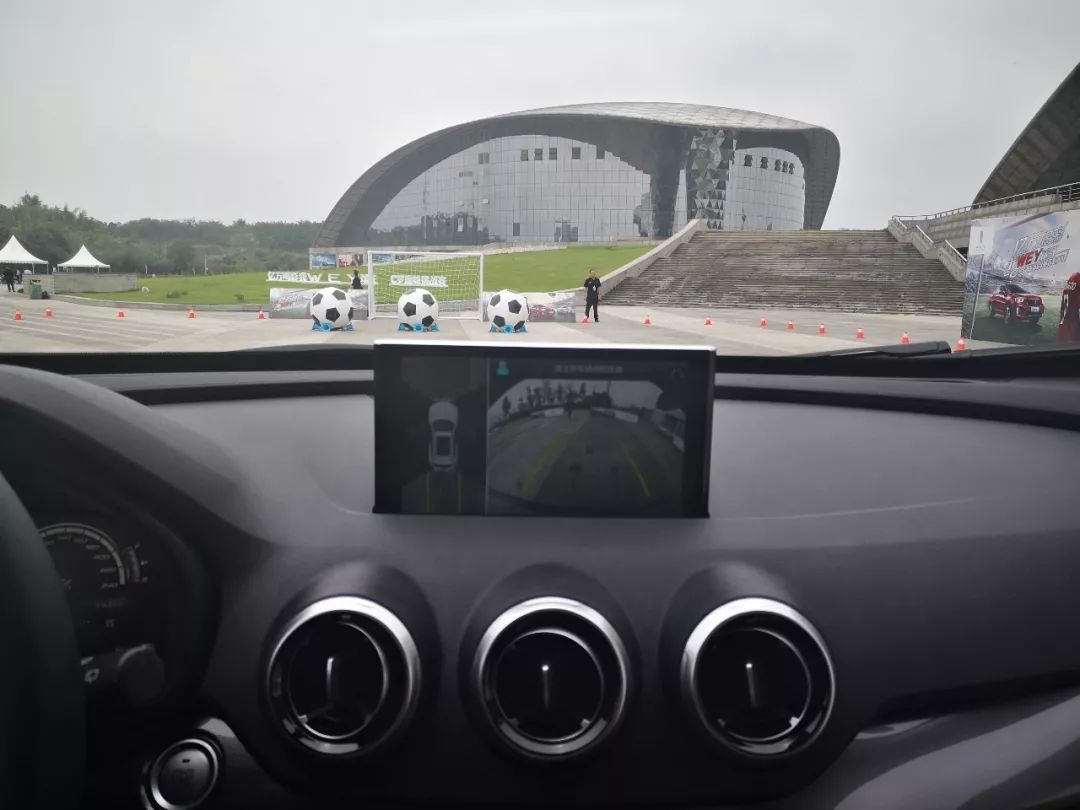 去成都挑战,c罗来到成都打比赛