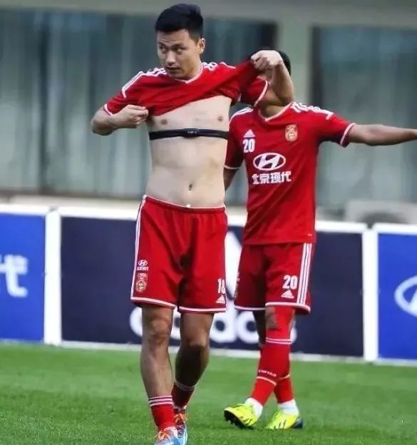 中国男足大吃大喝,中国男足伙食食谱