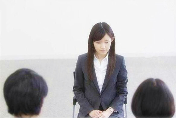 面试官：“八一”六十载，打一字，答“果”被淘汰，女子巧答被录