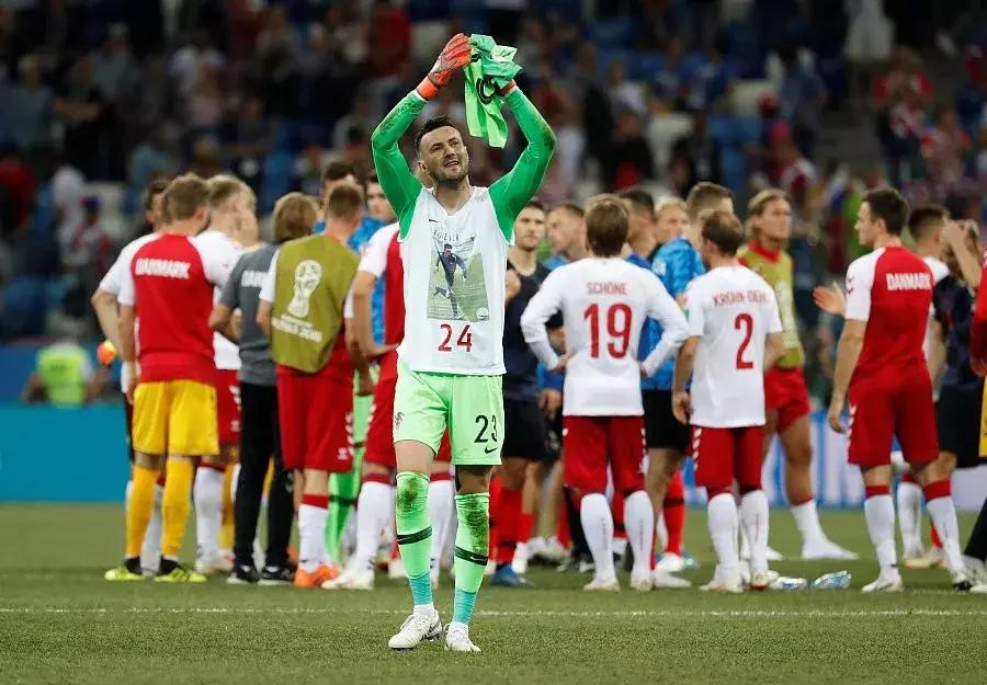 克罗地亚门将利瓦科维奇球衣,克罗地亚守门员扑出点球激动瞬间