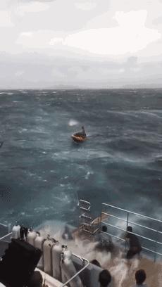 游船侧翻2人遇难,泰国普吉游船倾覆事件