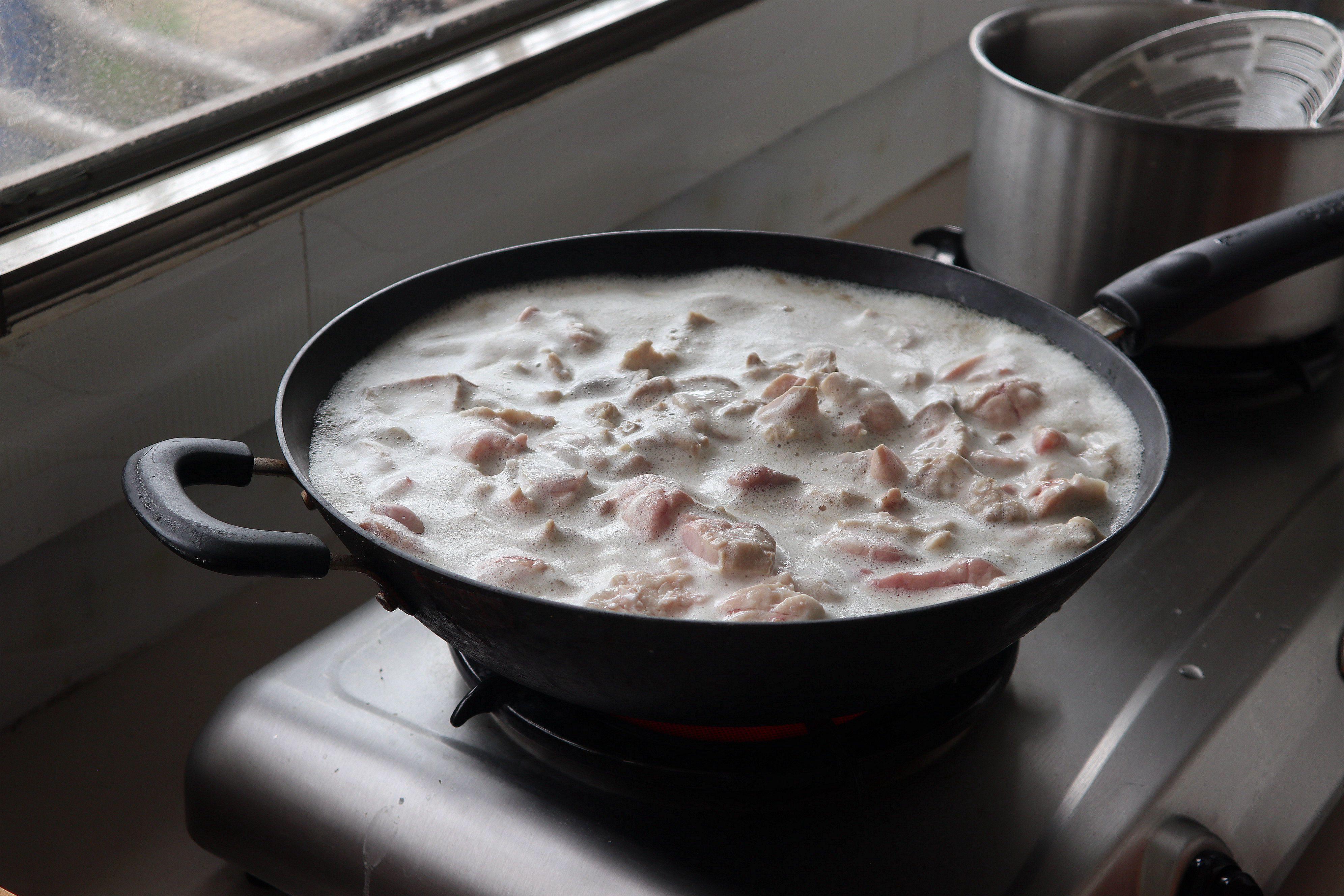 婴儿咳嗽妈妈吃什么有帮助,雪梨猪肺汤止咳化痰小孩