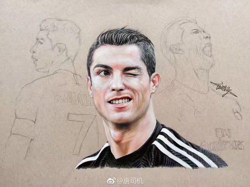 手绘C罗肖像方法,特别简单的素描c罗很适合做头像