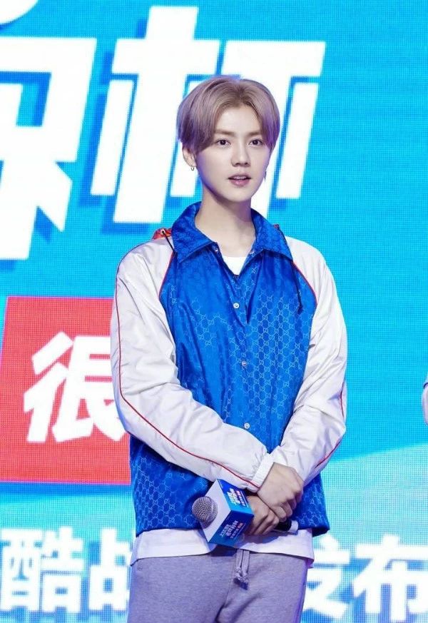 鹿晗足球时刻,鹿晗的足球表现如何