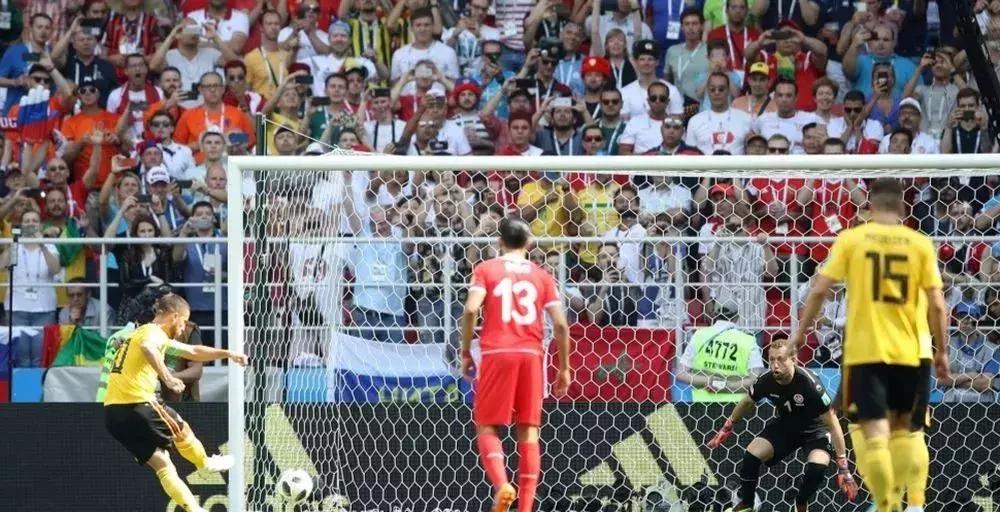 当中国男足脱掉衣服全世界都吐了！年薪1亿白斩鸡身材！