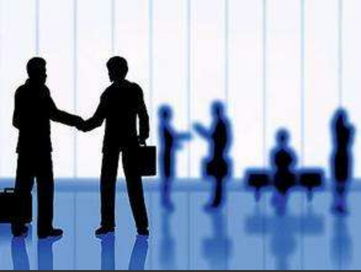 在工作中与同事产生矛盾如何处理,当和同事闹得不愉快了如何处理