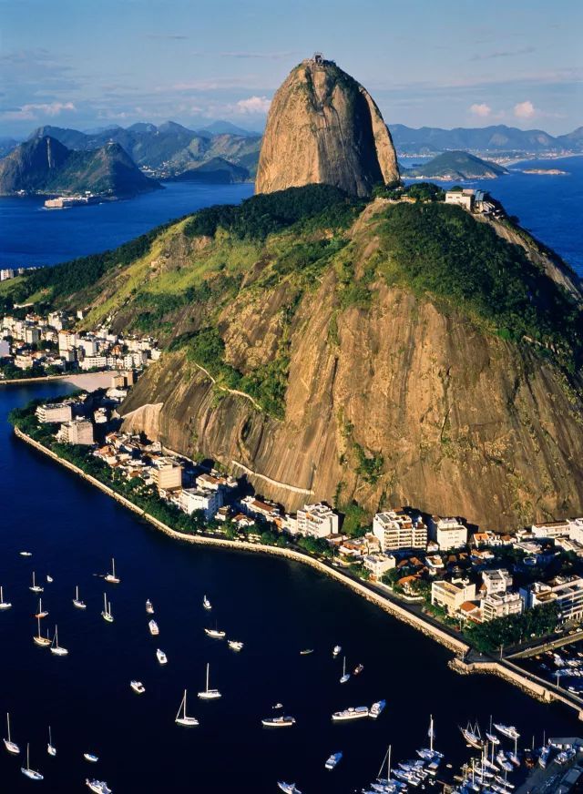 巴西里约热内卢的马拉卡纳体育场,巴西一公里一个足球场