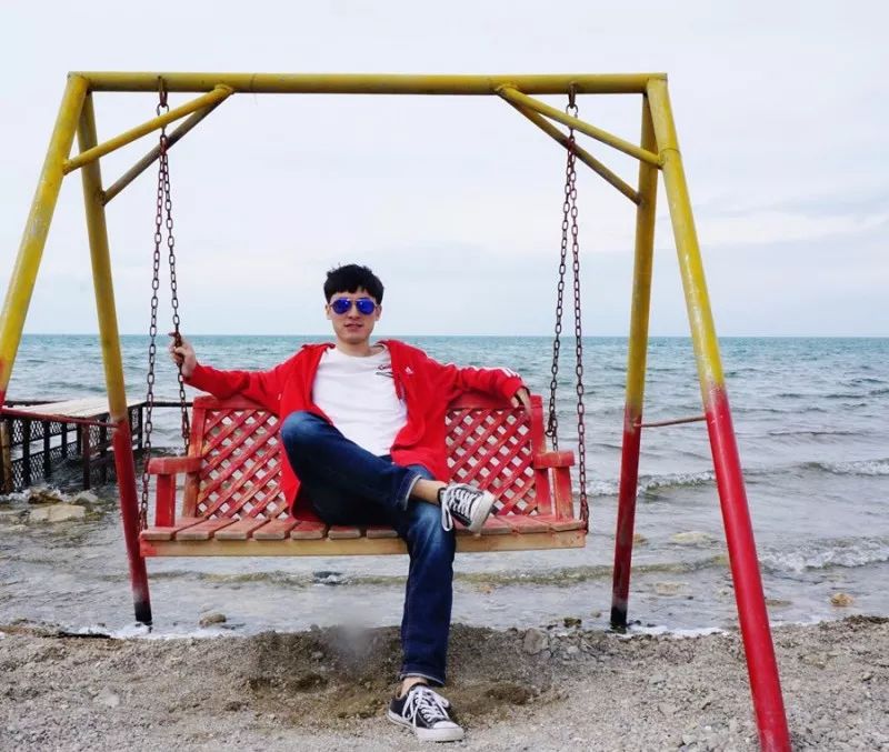 学霸领了10万元奖学金,学霸足球队