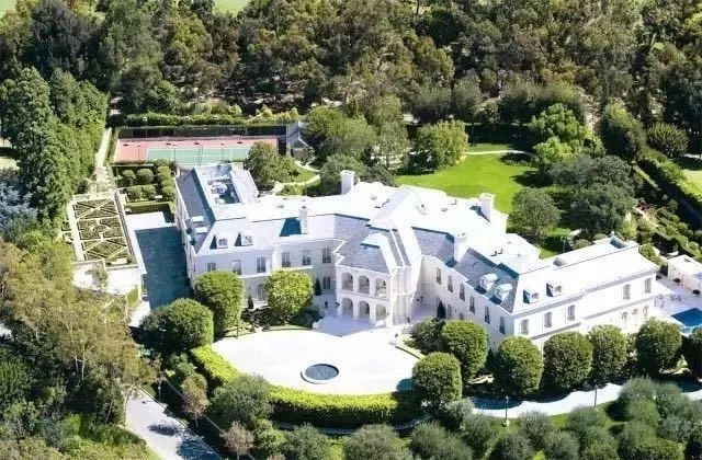 世界上最壮的足球明星,最厉害的足球明星是谁