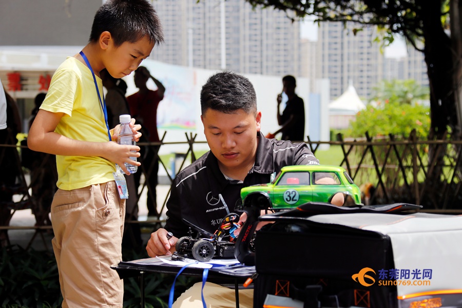 小孩学习父母要陪着一起学习吗,东莞儿童暑假培训