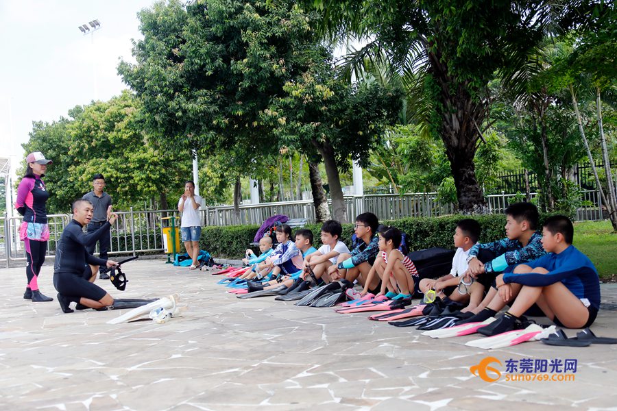 小孩学习父母要陪着一起学习吗,东莞儿童暑假培训