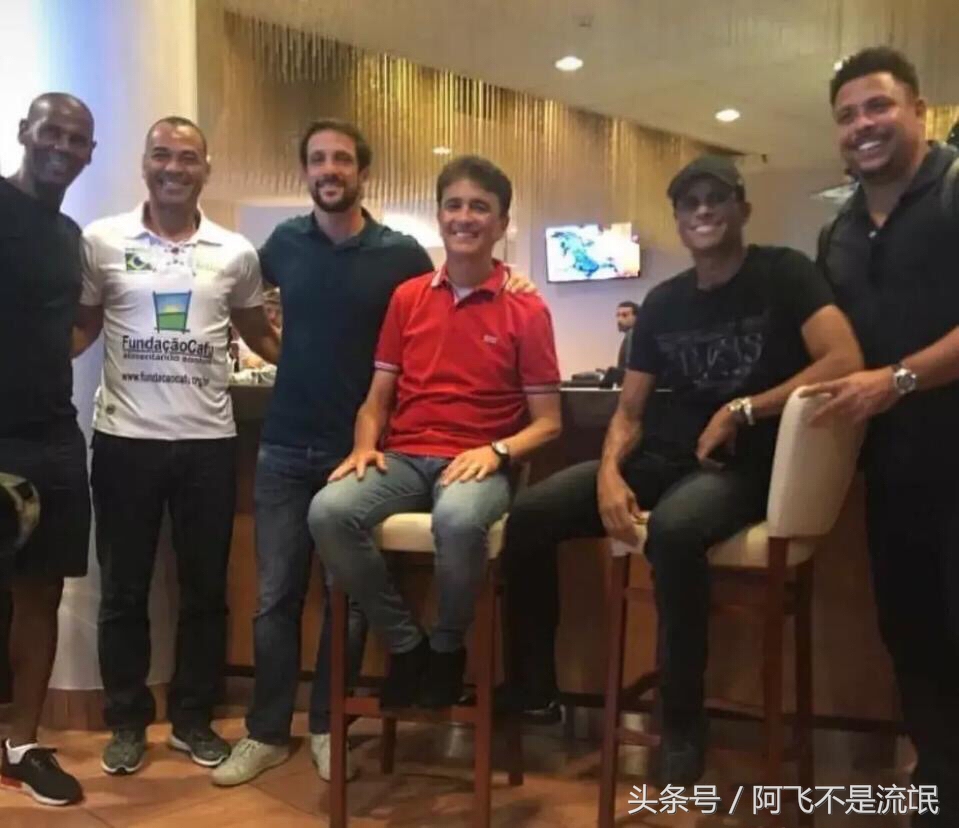 罗纳尔多晒金球,罗纳尔多实拍