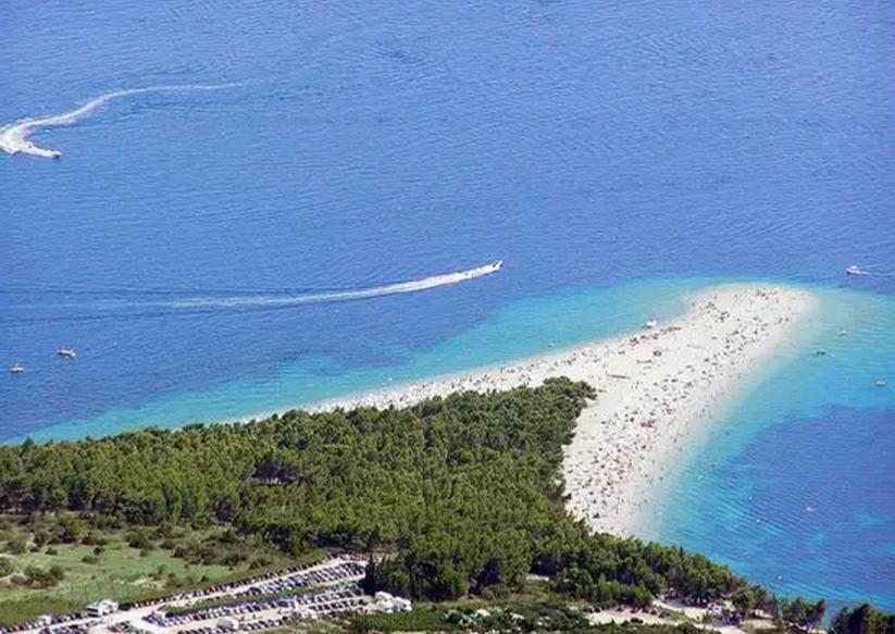 世界杯克罗地亚门将被贴脸质问,克罗地亚守门员被追