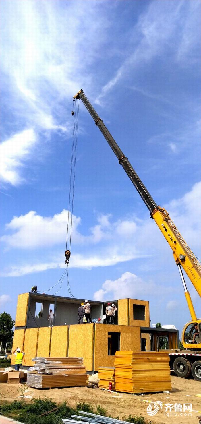 蓝天白云下的小镇,蓝天白云太阳能