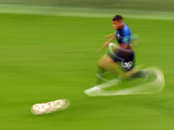 法国战胜比利时晋级世界杯决赛,法国2-1险胜澳大利亚