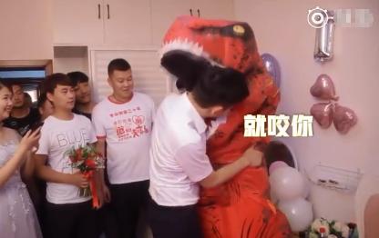 郑州女孩变废为宝,月入10万;疑妻出轨,周口男子报复情敌错杀村民