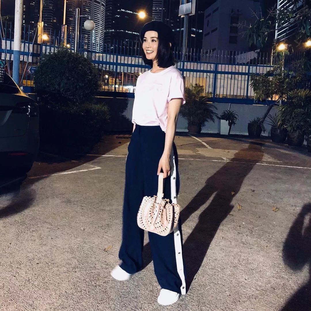 oversizetee穿搭,教你几种白tee的时尚穿法