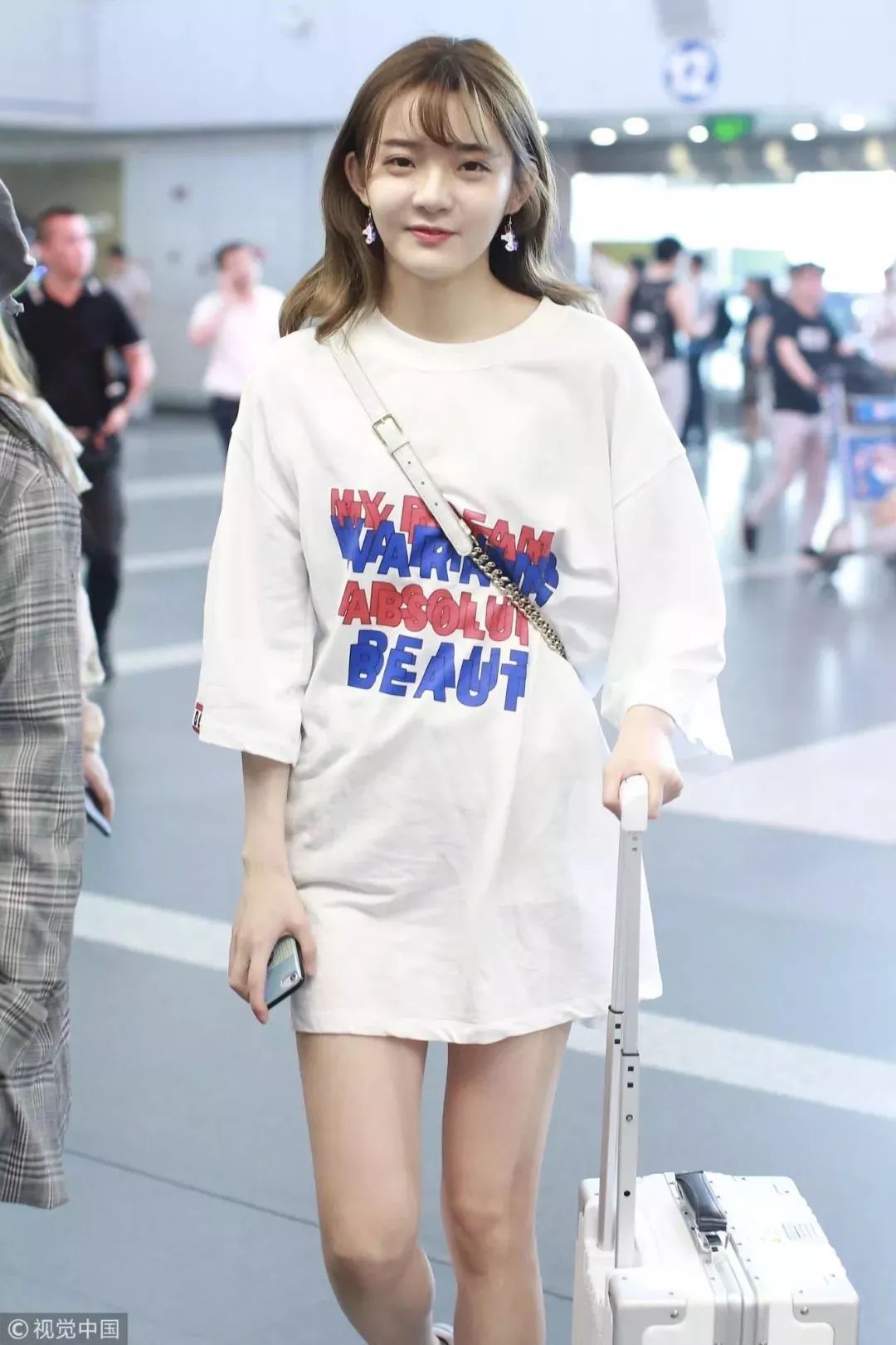 oversizetee穿搭,教你几种白tee的时尚穿法