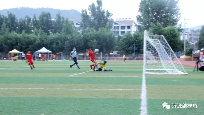 足球转动,逐梦绿茵放飞希望征文