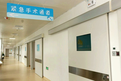 世界杯迷爸爸给孩子取了个名字，亲戚听后都笑了，妈妈气红了脸