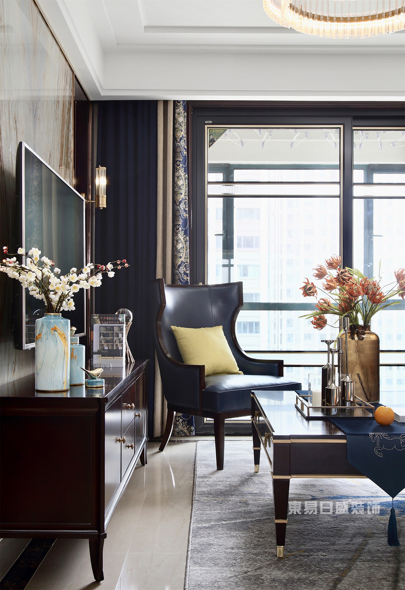 南京万达西地130平港式轻奢风装修效果清冷的奢华下显尽家的温馨