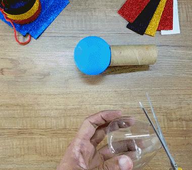 拿出胶水和纸卷,你能比中国足球队先拿到世界杯