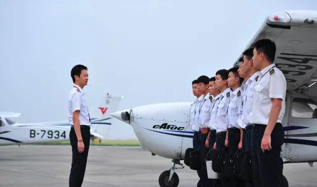 受欢迎的飞行培训机构排名,全国最大的飞机培训机构