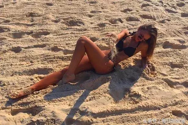 俄罗斯足球女裁判,足球魔鬼身材的女裁判