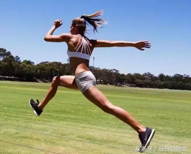 俄罗斯足球女裁判,足球魔鬼身材的女裁判