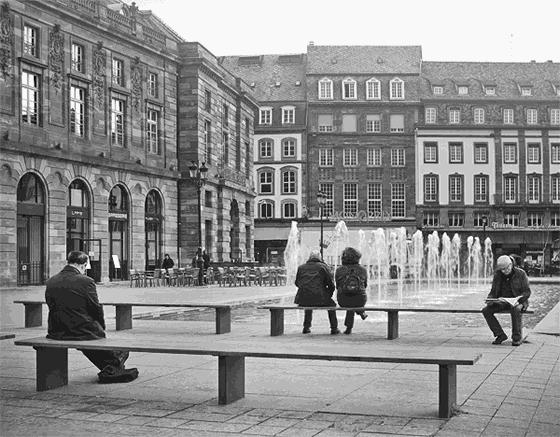 逃离朋友圈后的生活,逃离后又回归朋友圈的人