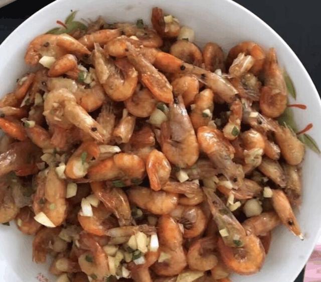 坐月子妈妈给我弄的月子餐,生完孩子婆婆给吃剩饭