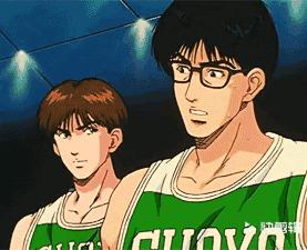 为什么足球运动员喜欢摸头,足球运动员为什么喜欢摸头