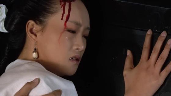 甄嬛传果郡王死了浣碧撞棺而死,浣碧死后甄嬛扯断佛珠是什么意思