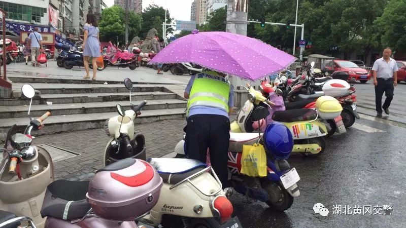 交警加装遮阳伞整治,交警电动车遮阳伞整治