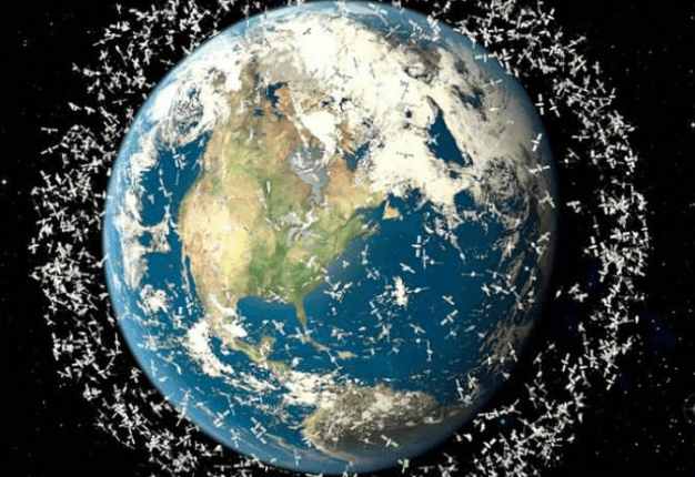 欧洲宇航局玩起了“踢足球”游戏，一颗卫星被踢出轨道又踢了回来