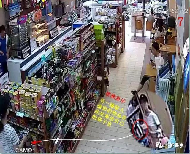 俩90后美女闺蜜竟跑到商场里干这么龌龊的事！连代购也沦陷啦