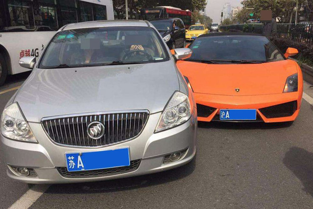 发生交通事故对方拒绝理赔怎么办,全责拒绝赔偿对方起诉会留案底吗