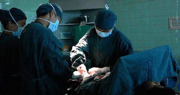 剖宫产八个月意外怀孕的宝妈,孕妇不小心跌倒生产了